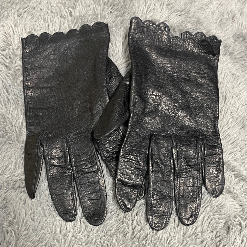 Vintage Black Leather Gloves with scallop top